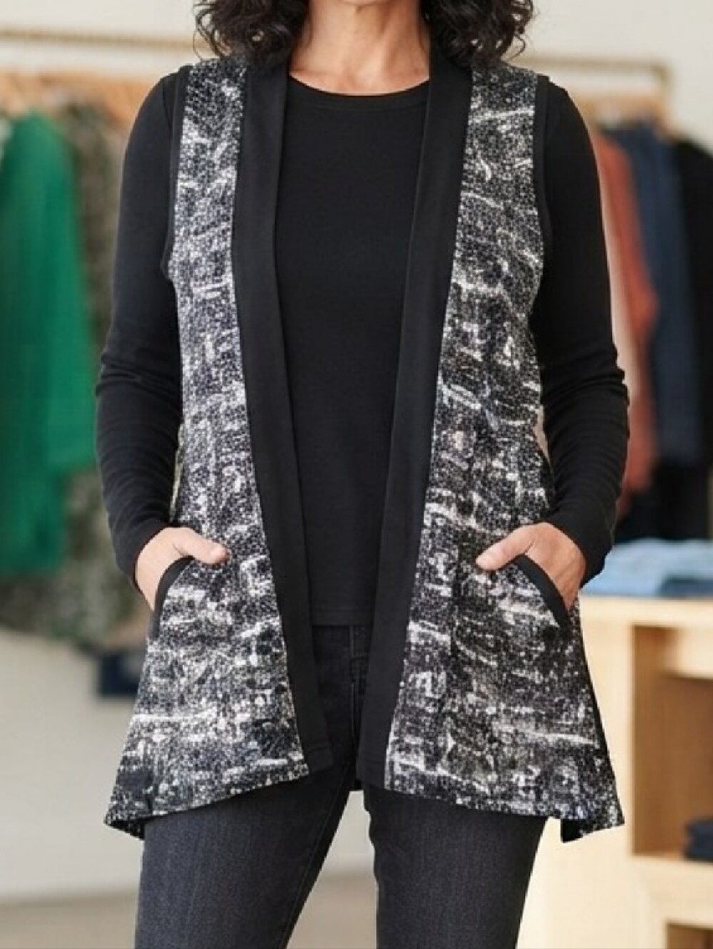 Parsley & Sage Black & White Open Front Vest